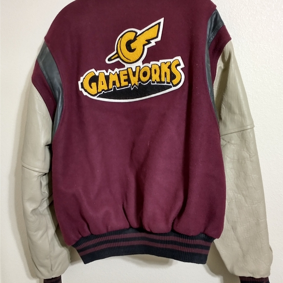 REDUCED! RARE VINTAGE VARSITY JACKET - XL - GAMEWORKS SEGA 1996 Entertainm… - Picture 1 of 6